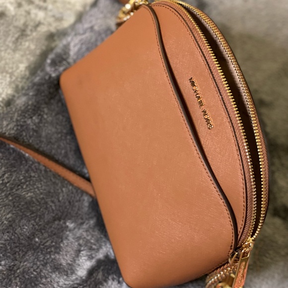 Authentic Michael Kors Crossbody Bag💕 Only carried once! Open to offers 💕 - Picture 11 of 12